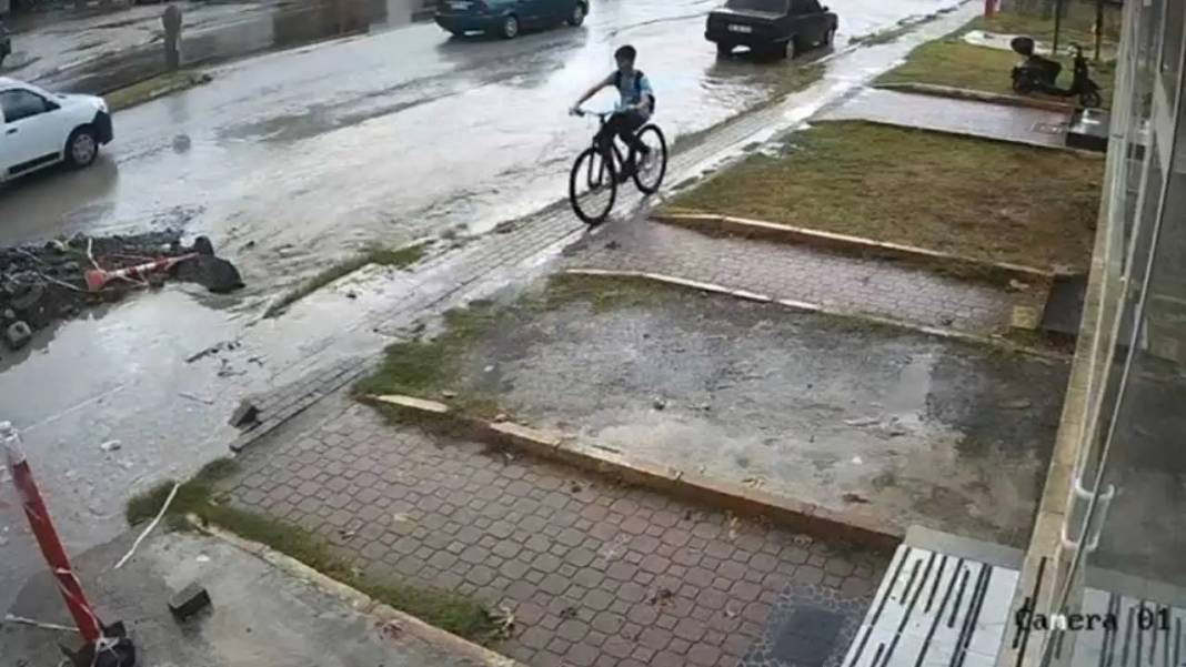 Hatay’da Açık Çukur Öğrenciyi Yuttu! O Anlar Kamerada 2